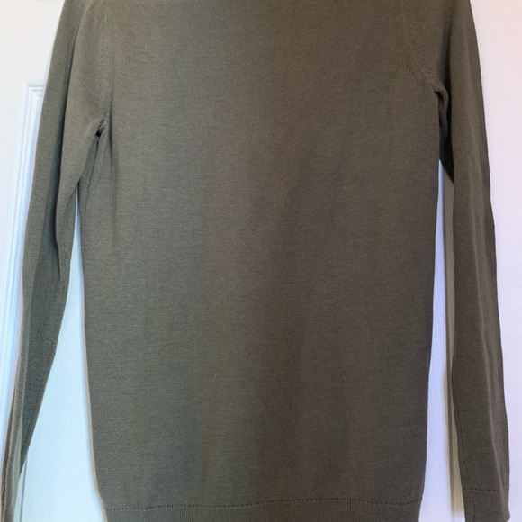 Banana Republic Factory Sweater - Picture 2 of 9